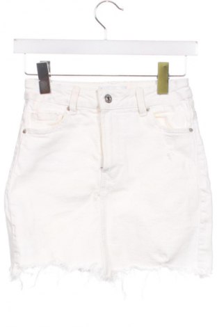 Fustă Bershka, Mărime XS, Culoare Alb, Preț 73,98 Lei
