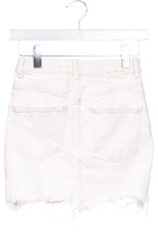 Fustă Bershka, Mărime XS, Culoare Alb, Preț 73,98 Lei