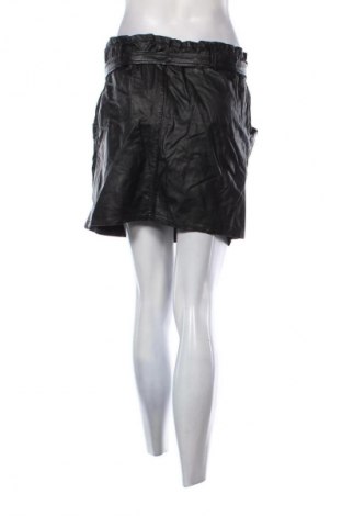 Spódnica NEW COLLECTION, Rozmiar S, Kolor Czarny, Cena 38,99 zł