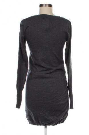 Kleid Bench, Größe M, Farbe Grau, Preis € 6,99