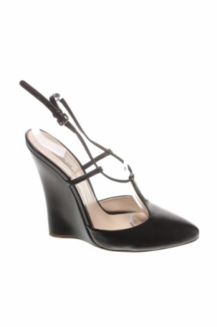 Дамски обувки Miu Miu, Размер 39, Цвят Черен, Естествена кожа, Цена 645,05 лв.