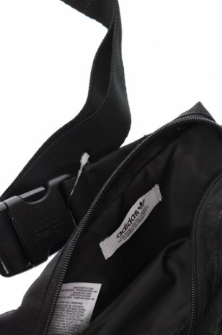 Чанта за кръст Adidas Originals, Цвят Черен, Цена 32,00 лв.