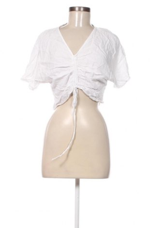 Дамска блуза Bershka, Размер XS, Цвят Бял, Цена 19,00 лв.
