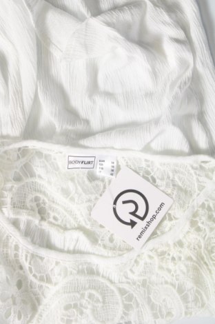 Γυναικεία μπλούζα Body Flirt, Μέγεθος S, Χρώμα Λευκό, Τιμή 3,53 €