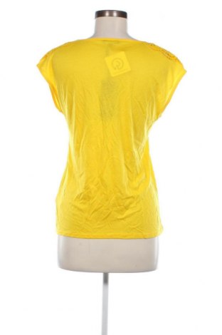 Дамска блуза Caroll, Размер XS, Цвят Жълт, Цена 32,40 лв.