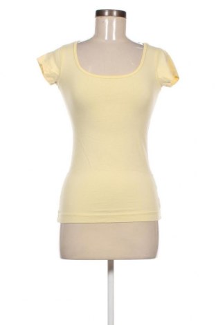Дамска блуза Clockhouse, Размер S, Цвят Жълт, Цена 11,40 лв.