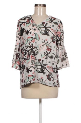 Γυναικεία μπλούζα Gina Tricot, Μέγεθος S, Χρώμα Πολύχρωμο, Τιμή 3,07 €