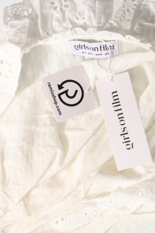 Γυναικεία μπλούζα Girls On Film, Μέγεθος M, Χρώμα Λευκό, Τιμή 5,11 €