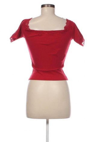 Дамска блуза Guess, Размер S, Цвят Червен, Цена 39,96 лв.