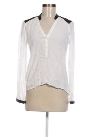Дамска блуза ONLY, Размер XS, Цвят Бял, Цена 6,00 лв.