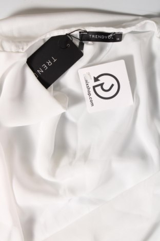 Damen Shirt Trendyol, Größe XS, Farbe Weiß, Preis 5,95 €