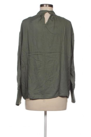 Дамска блуза Trendyol, Размер L, Цвят Зелен, Цена 30,80 лв.