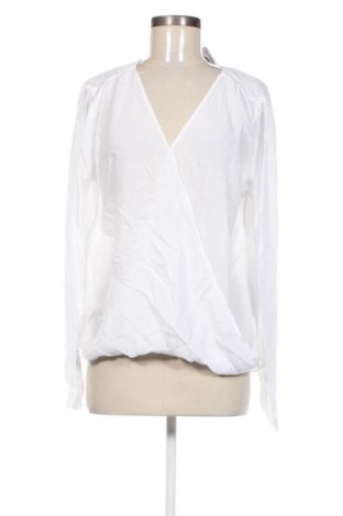 Дамска блуза Velvet by Graham & Spencer, Размер L, Цвят Бял, Цена 28,80 лв.