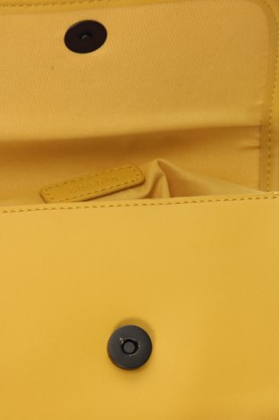 Дамска чанта Bershka, Цвят Жълт, Цена 19,00 лв.