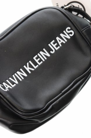 Дамска чанта Calvin Klein Jeans, Цвят Черен, Цена 82,00 лв.