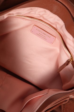 Дамска чанта Coccinelle, Цвят Кафяв, Цена 344,21 лв.