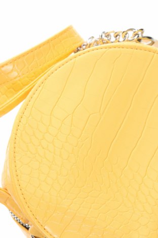 Дамска чанта Primark, Цвят Жълт, Цена 19,00 лв.
