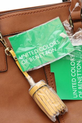 Damska torebka United Colors Of Benetton, Kolor Brązowy, Cena 247,89 zł