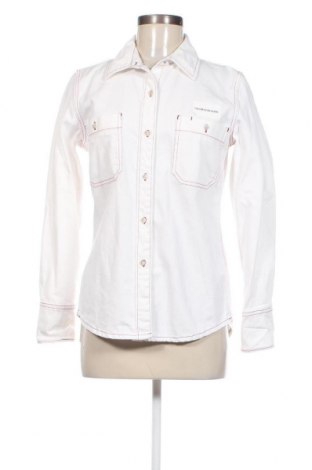 Дамска риза Calvin Klein Jeans, Размер S, Цвят Бял, Цена 62,56 лв.