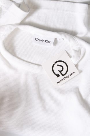 Дамска тениска Calvin Klein, Размер S, Цвят Бял, Цена 30,45 лв.