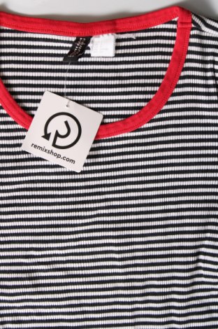 Γυναικείο t-shirt H&M Divided, Μέγεθος S, Χρώμα Πολύχρωμο, Τιμή 4,42 €