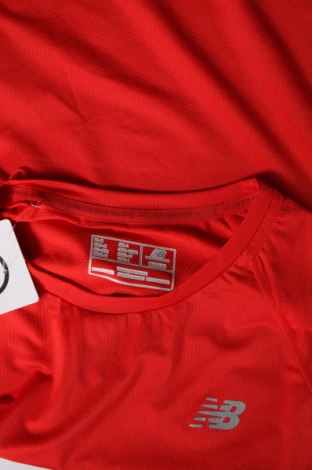 Γυναικείο t-shirt New Balance, Μέγεθος M, Χρώμα Κόκκινο, Τιμή 19,18 €