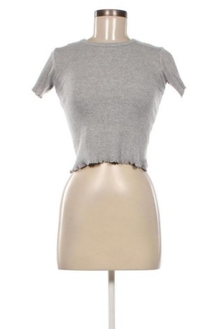 Γυναικείο t-shirt Pull&Bear, Μέγεθος L, Χρώμα Γκρί, Τιμή 6,49 €