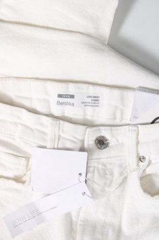 Damen Jeans Bershka, Größe XS, Farbe Weiß, Preis 12,33 €