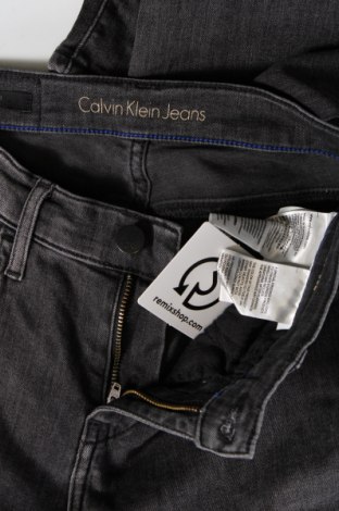 Дамски дънки Calvin Klein Jeans, Размер S, Цвят Сив, Цена 40,80 лв.