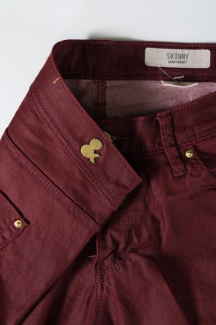 Dámské džíny  H&M, Velikost M, Barva Červená, Cena  198,00 Kč