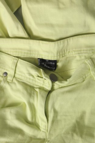 Damen Jeans Jean Pascale, Größe M, Farbe Grün, Preis € 20,18