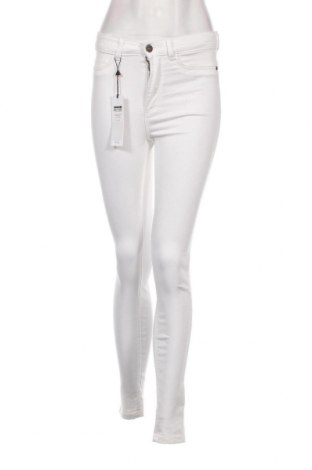 Damen Jeans Noisy May, Größe M, Farbe Weiß, Preis 14,11 €