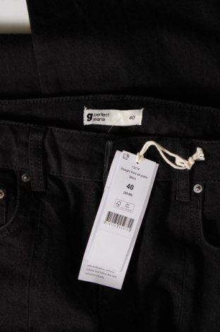 Damen Jeans Perfect Jeans By Gina Tricot, Größe M, Farbe Rot, Preis 7,14 €
