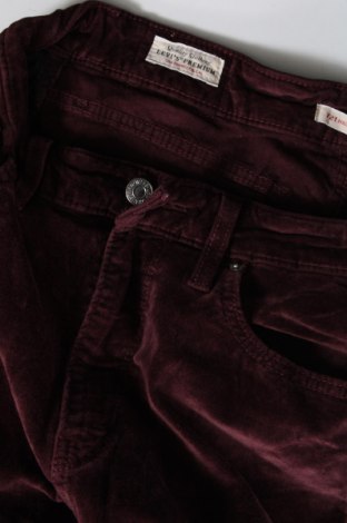 Дамски джинси Levi's, Размер S, Цвят Лилав, Цена 36,72 лв.