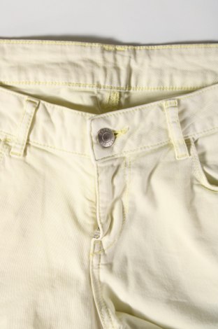 Дамски къс панталон, Размер M, Цвят Жълт, Цена 10,28 лв.