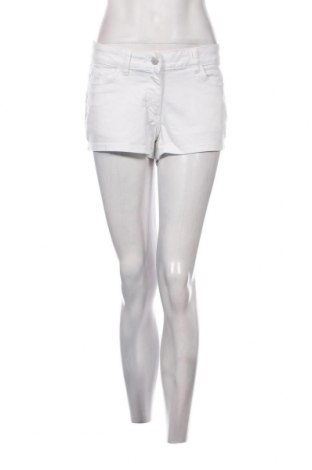Дамски къс панталон, Размер M, Цвят Бял, Цена 11,73 лв.