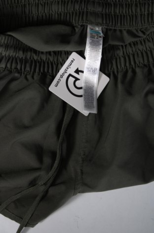 Дамски къс панталон, Размер M, Цвят Зелен, Цена 7,79 лв.