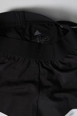 Pantaloni scurți de femei Adidas, Mărime XS, Culoare Negru, Preț 218,69 Lei