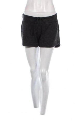 Damen Shorts Adidas, Größe M, Farbe Grau, Preis 23,66 €