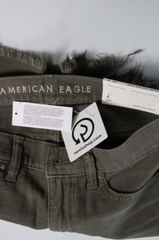 Дамски къс панталон American Eagle, Размер M, Цвят Зелен, Цена 18,48 лв.