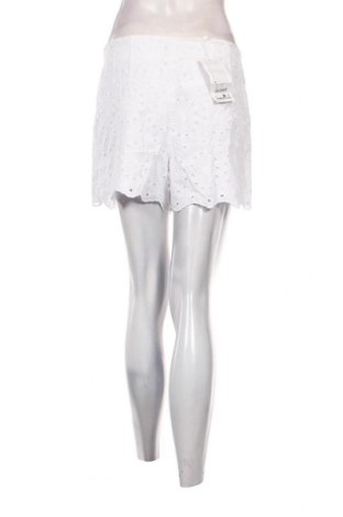 Дамски къс панталон Amisu, Размер M, Цвят Бял, Цена 10,83 лв.