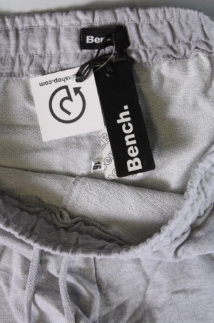 Дамски къс панталон Bench, Размер XL, Цвят Сив, Цена 26,95 лв.