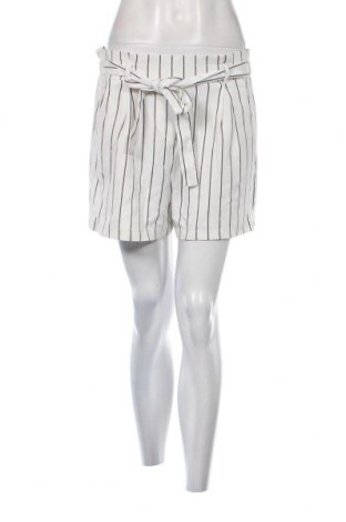 Дамски къс панталон Bershka, Размер M, Цвят Бял, Цена 7,60 лв.