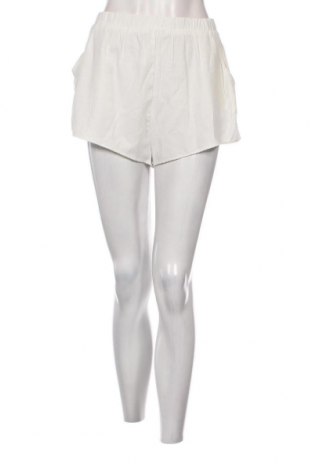 Дамски къс панталон Bershka, Размер M, Цвят Бял, Цена 13,95 лв.