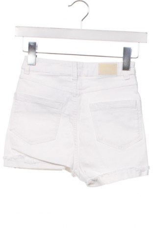 Дамски къс панталон Bershka, Размер XS, Цвят Бял, Цена 18,82 лв.
