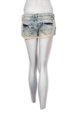 Γυναικείο κοντό παντελόνι Bershka, Μέγεθος M, Χρώμα Πολύχρωμο, Τιμή 5,12 €