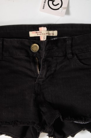 Дамски къс панталон Bershka, Размер S, Цвят Черен, Цена 16,22 лв.