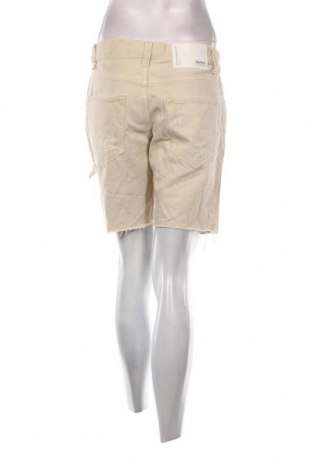 Дамски къс панталон Bershka, Размер M, Цвят Бежов, Цена 7,44 лв.