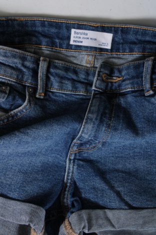 Pantaloni scurți de femei Bershka, Mărime S, Culoare Albastru, Preț 62,50 Lei
