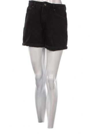 Γυναικείο κοντό παντελόνι Bershka, Μέγεθος S, Χρώμα Μαύρο, Τιμή 11,75 €